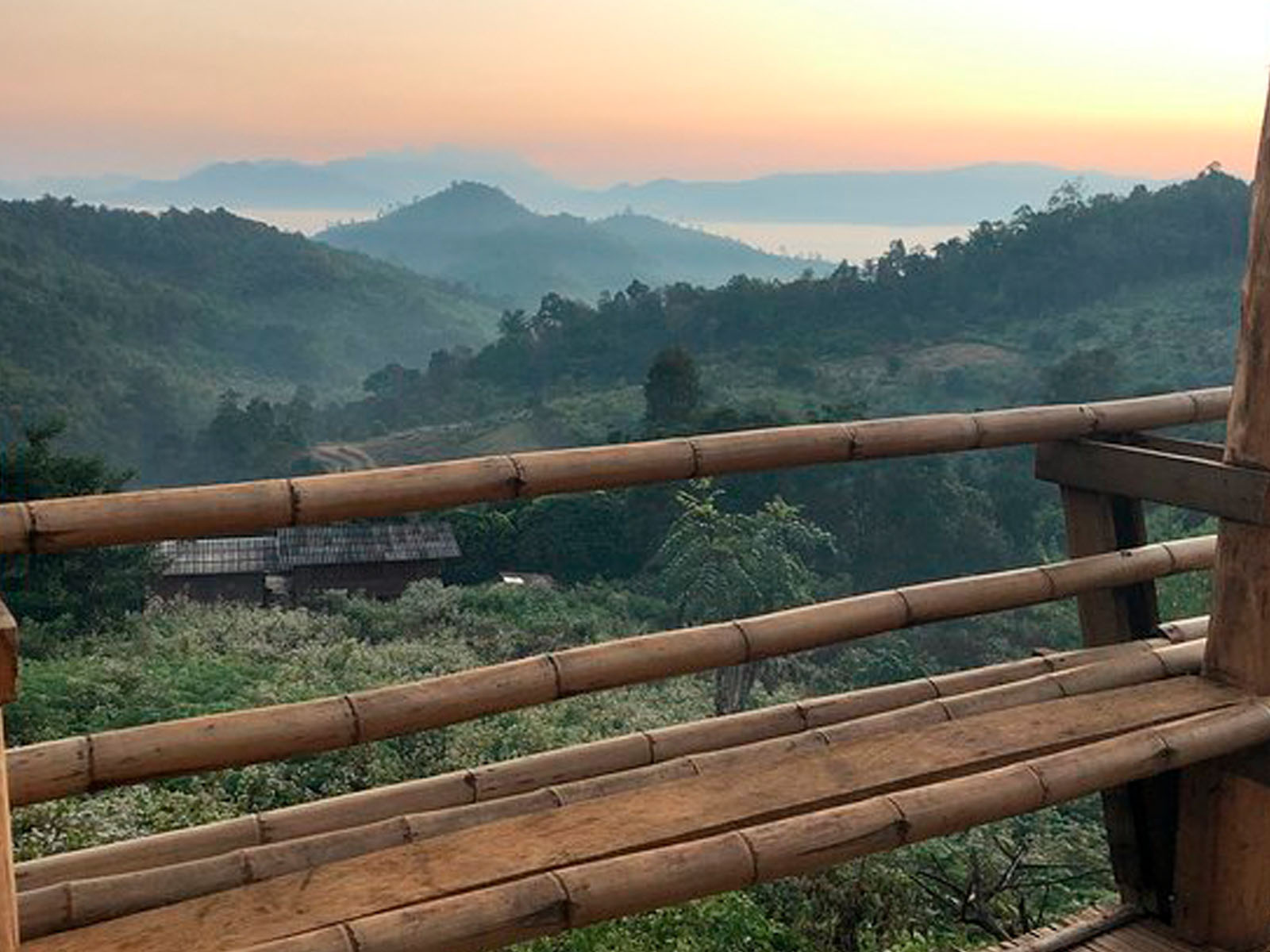 Rafting sur radeau de bamboo | Chiang Mai Trekking | Le meilleur trekking à Chiang Mai avec Piroon Nantaya