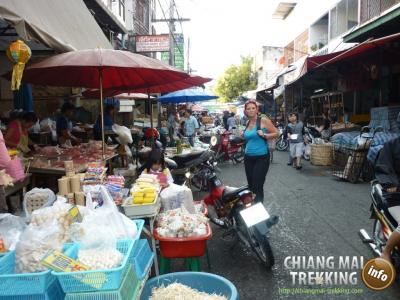 Doi Suthep, Doi Pui & local market | Chiang Mai Trekking | Le meilleur trekking à Chiang Mai avec Piroon Nantaya