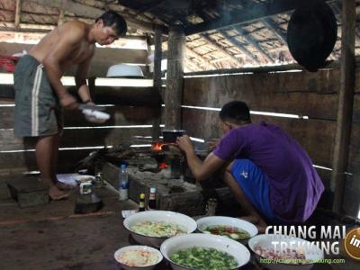 2-days/1-night Trekking Tour | Chiang Mai Trekking | Le meilleur trekking à Chiang Mai avec Piroon Nantaya