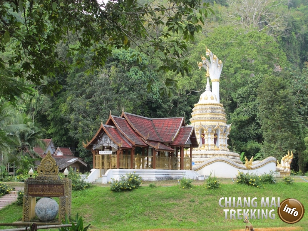 Day Trip Chiang Dao Cave & Doi Luang Chiang Dao Mountain | Chiang Mai Trekking | Le meilleur trekking à Chiang Mai avec Piroon Nantaya